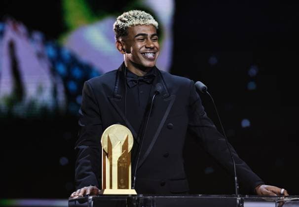 (250923) -- PARIS, Sept. 23, 2025 -- Barcelona s Spanish player Lamine Yamal speaks after receiving the Kopa Trophy for the best under-21 player during the 2025 Ballon d Or France Football award ceremony at the Theatre du Chatelet in Paris, France, on Sept. 22, 2025. ) (SP)FRANCE-PARIS-FOOTBALL-BALLON D OR CEREMONY GaoxJing 