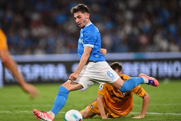 SSC Napoli v Pisa SC - Serie A Billy Gilmour of S.S.C. Napoli scores the goal for 1-0 during the 4th day of the Serie A Championship between S.S.C. Napoli and A.C. Pisa 1909 at the Diego Armando Maradona Stadium in Naples, Italy, on September 22, 2025. Naples Italy Italy  Copyright: xDomenicoxCippitellix originalFilename:cippitelli-sscnapol250922_np3DT.jpg