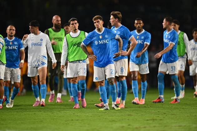 SSC Napoli v Pisa SC - Serie A S.S.C. Napoli players greet the fans at the end of the 4th day of the Serie A Championship between S.S.C. Napoli and A.C. Pisa 1909 at the Diego Armando Maradona Stadium in Naples, Italy, on September 22, 2025. Naples Italy Italy  Copyright: xDomenicoxCippitellix originalFilename:cippitelli-sscnapol250922_nptDY.jpg