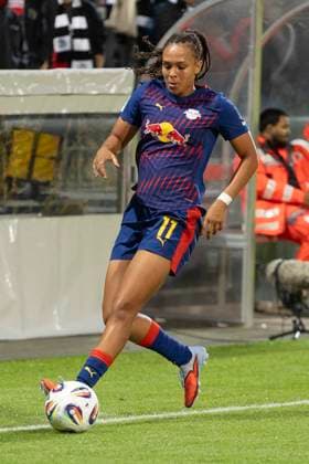 Google Pixel Womens Bundesliga Eintracht Frankfurt RB Leipzig, 22 09 2025 Lisa Baum RB Leipzig 11 on the ball, clipping, portrait portrait, Eintracht Frankfurt RB Leipzig, Frankfurt, Stadion am Brentanobad, 22 9 2025 Copyright: xBEAUTIFULxSPORTS Gawlikx