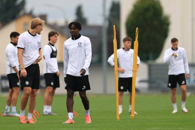 SOCCER - UEFA EL, Midtjylland vs Sturm GRAZ,AUSTRIA,23.SEP.25 - SOCCER - UEFA Europa League, FC Midtjylland vs SK Sturm Graz, preview, training Sturm. Image shows the team of Sturm with Seedy Jatta (Sturm).  GEPAxpictures xMarioxBuehner-Weinrauch