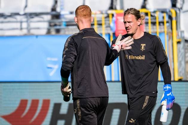 250923 Goalkeeper Joakim Persson and Goalkeeper Johan Dahlin during a training session with Malmö FF on September 23, 2025 in Malmö Photo Ludvig Thunman BILDBYRAN kod LT LT0728 fotboll football soccer fotball uefa europa league europa league träning practice training malmö ff bbeng  Copyright: LUDVIGxTHUNMAN BB250923LT032