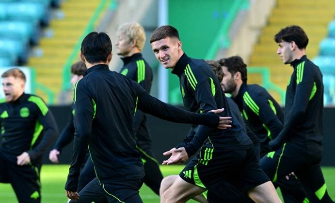 Johnny Kenny of Celtic training ahead of the UEFA Europa League match, round 1 of 8 between Crvena zvezda and Celtic FC at Celtic Park, on 23rd September 2025 in Glasgow, Scotland. (Picture by Mark Runnacles) Celtic Training Session and press conference, PK, Pressekonferenz UEFA Europa League, Football, Scotland, UK - 23 Sep 2025Belgrade Rajko Mitic Stadium Serbia EDITORIAL USE ONLY No use with unauthorised audio, video, data, fixture lists, club league logos or live services. Online in-match use limited to 120 images, no video emulation. No use in betting, games or single club league player publications. Copyright: xMarkxRunnacles Shutterstockx 15499179w