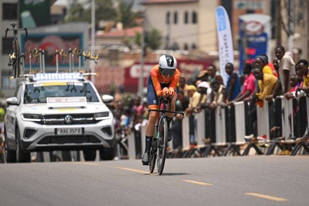 2025 UCI Road World Championships Picture by Chris Auld SWpix.com - 23 09 2025 - Cycling - 2025 UCI Road World Championships - BK Arena to Kigali Convention Centre, Kigali, Rwanda - Women Junior Individual Time Trial (ITT) Podium - Megan Arens (Netherlands) Copyright: x xSWpix.comx(t axPhotographyxHubxLtd)xChrisxAuld SWpix.comx SWP-3030-5981