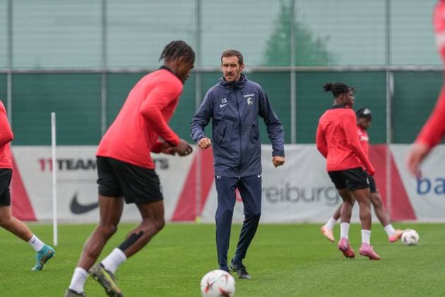 Julian Schuster SC Freiburg, Coach , last media training session of SC Freiburg before the first Europa League match in the league phase, Germany, Football, UEFA Europa League, Matchday 1, 2025 2026, SC Freiburg vs FC Basel, 23 09 2025, last media training session of SC Freiburg before the first Europa League match in the league phase, Europa Park Stadion, Freiburg, Germany Freiburg Europa Park Stadion Baden Württemberg Germany Copyright: xArnexAmbergx