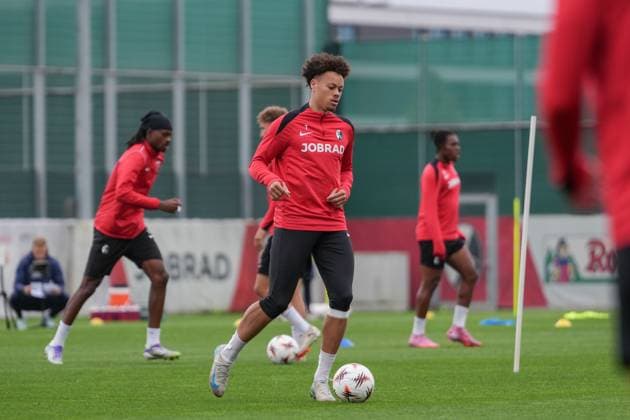 Derry Scherhant SC Freiburg, 07 on the ball , last media training session of SC Freiburg before the first Europa League match in the league phase, Germany, Football, UEFA Europa League, Matchday 1, 2025 2026, SC Freiburg vs FC Basel, 23 09 2025, last media training session of SC Freiburg before the first Europa League match in the league phase, Europa Park Stadion, Freiburg, Germany Freiburg Europa Park Stadion Baden Württemberg Germany Copyright: xArnexAmbergx