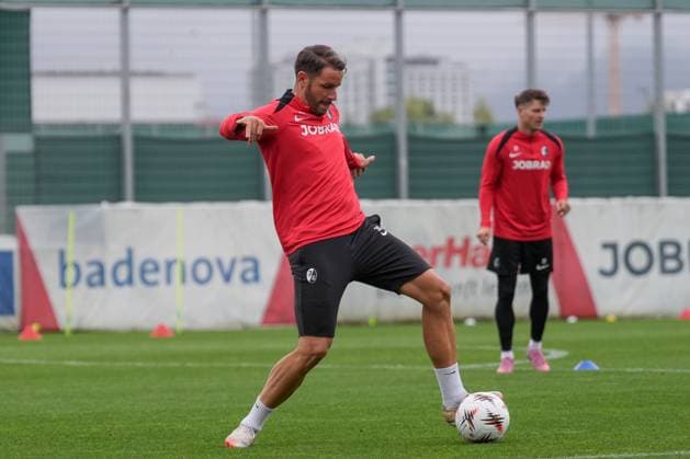 Christian Günter Christian Guenter SC Freiburg, 30 on the ball , last media training session of SC Freiburg before the first Europa League match in the league phase, Germany, Football, UEFA Europa League, 1 matchday, 2025 2026, SC Freiburg vs FC Basel, 23 09 2025, last media training session of SC Freiburg before the first Europa League match in the league phase, Europa Park Stadion, Freiburg, Germany Freiburg Europa Park Stadion Baden Württemberg Germany Copyright: xArnexAmbergx
