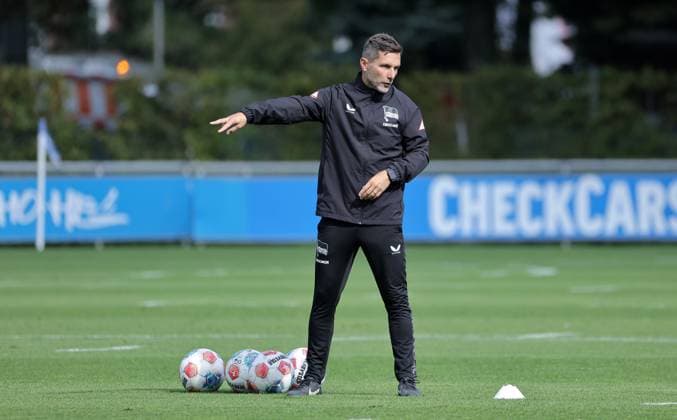 Coach Stefan Leitl gives instructions Single image cropping Action Sport Football Soccer Season 2025 2026 2 Bundesliga Men DFL 23 09 2025 Training Hertha BSC Berlin DFL regulations prohibit any use of photographs as image sequences and or quasi video