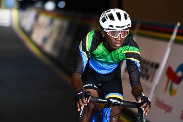 2025 UCI Road World Championships Picture by Simon Wilkinson SWpix.com - 23 09 2025 - Cycling - 2025 UCI Road World Championships - BK Arena to Kigali Convention Centre, Kigali, Rwanda - Men Junior Individual Time Trial (ITT) - Waziri Masoli (Tanzania) Copyright: x xSWpix.comx(t axPhotographyxHubxLtd)xSimonxWilkinson SWpix.comx SWP-3030-6072