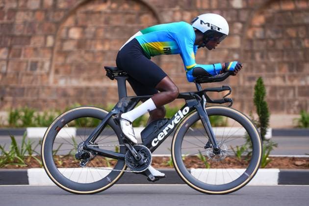 2025 UCI Road World Championships Picture by Zac Williams SWpix.com - 23 09 2025 - Cycling - 2025 UCI Road World Championships - BK Arena to Kigali Convention Centre, Kigali, Rwanda - Men Junior Individual Time Trial (ITT) - Pacifique Byusa (Rwanda) Copyright: x xSWpix.comx(t axPhotographyxHubxLtd)xZacxWilliams SWpix.comx SWP-3030-6088