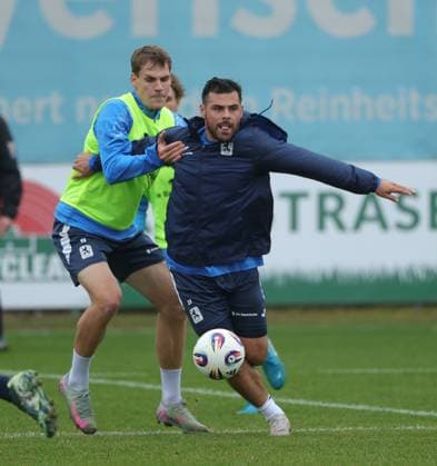 23 09 2025, TSV 1860 Training, Gruenwalderstrasse Muenchen, Soccer, Sports, in the picture Max Christiansen TSV 1860 Muenchen vs Kevin Volland TSV 1860 Muenchen