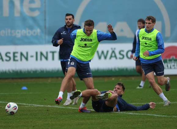 23 09 2025, TSV 1860 Training, Gruenwalderstrasse Muenchen, Soccer, Sports, in the picture Siemen Voet TSV 1860 Muenchen , Kevin Volland TSV 1860 Muenchen , Florian Niederlechner TSV 1860 Muenchen , Max Christiansen TSV 1860 Muenchen