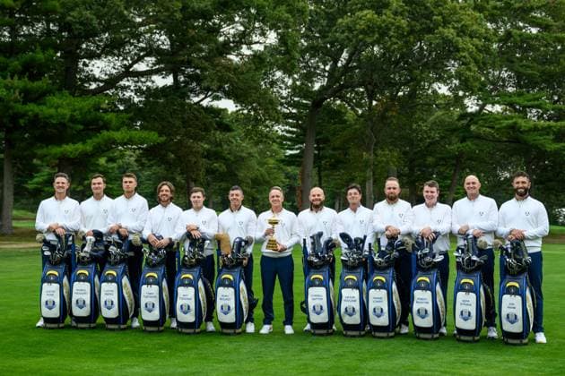 250923 Justin Rose, Rasmus Hojgaard, Ludvig Aberg, Tommy Fleetwood, Matt Fitzpatrick, Rory McIlroy, Team Captain Luke Donald, Tyrrell Hatton, Viktor Hovland, Shane Lowry, Robert MacIntyre, Sepp Straka and Jon Rahm of Team Europe pose for a team photo during a photo session on day 3 of the Ryder Cup on September 23, 2025 in New York Photo Jesper Zerman BILDBYRAN kod JZ JZ0614 golf ryder cup usa europe bbeng sverige norge Copyright: JESPERxZERMAN BB250923JZ006