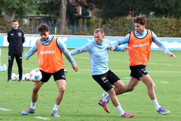 DEU, DFL, 2 FBL Hertha BSC, Training, 23 09 2025, Sportforum, Berlin, DEU, DFL, 2 FBL Hertha BSC, Training, im Bild Maurice Krattenmacher Hertha BSC Berlin 14 , Jon Dabur Thorsteinsson Hertha BSC Berlin 24 , Linus Gechter Hertha BSC Berlin 44 DFL regulations prohibit any use of Photographs as image sequences and or quasi video nordphotoxGmbHx xEngler nph00076