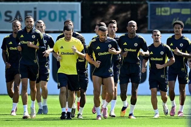 Ahead of the Dinamo Zagreb v Fenerbahce - UEFA Europa League ISTANBUL, TURKIYE - SEPTEMBER 23: Archie Brown (L), Yusuf en-Nesiri (2nd L), Anderson Talisca (3rd R), Jayden Oosterwolde (R) and Cenk Tosun (4th L) of Fenerbahce attend the training session ahead of the UEFA Europa League first week match between Dinamo Zagreb and Fenerbahce at Can Bartu Facilities in Istanbul, Turkiye on September 23, 2025. Ahmet Okatali Anadolu Istanbul Turkey. Editorial use only. Please get in touch for any other usage.  Copyright: x2025xAnadoluxAhmetxOkatalix