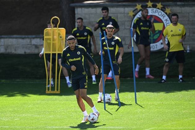 Ahead of the Dinamo Zagreb v Fenerbahce - UEFA Europa League ISTANBUL, TURKIYE - SEPTEMBER 23: Yusuf en-Nesiri (front) of Fenerbahce attends the training session ahead of the UEFA Europa League first week match between Dinamo Zagreb and Fenerbahce at Can Bartu Facilities in Istanbul, Turkiye on September 23, 2025. Ahmet Okatali Anadolu Istanbul Turkey. Editorial use only. Please get in touch for any other usage.  Copyright: x2025xAnadoluxAhmetxOkatalix