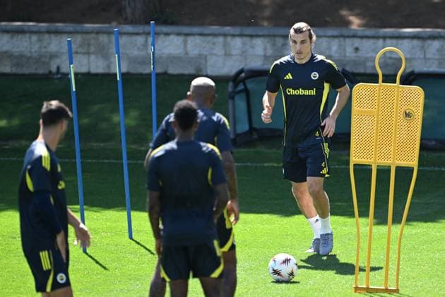 Ahead of the Dinamo Zagreb v Fenerbahce - UEFA Europa League ISTANBUL, TURKIYE - SEPTEMBER 23: Caglar Soyuncu (R) of Fenerbahce attends the training session ahead of the UEFA Europa League first week match between Dinamo Zagreb and Fenerbahce at Can Bartu Facilities in Istanbul, Turkiye on September 23, 2025. Ahmet Okatali Anadolu Istanbul Turkey. Editorial use only. Please get in touch for any other usage.  Copyright: x2025xAnadoluxAhmetxOkatalix
