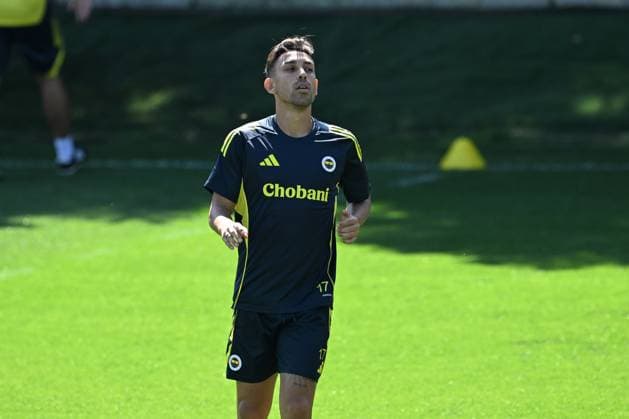 Ahead of the Dinamo Zagreb v Fenerbahce - UEFA Europa League ISTANBUL, TURKIYE - SEPTEMBER 23: Irfan Can Kahveci of Fenerbahce attends the training session ahead of the UEFA Europa League first week match between Dinamo Zagreb and Fenerbahce at Can Bartu Facilities in Istanbul, Turkiye on September 23, 2025. Ahmet Okatali Anadolu Istanbul Turkey. Editorial use only. Please get in touch for any other usage.  Copyright: x2025xAnadoluxAhmetxOkatalix