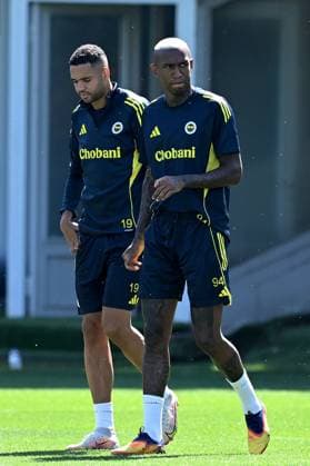 Ahead of the Dinamo Zagreb v Fenerbahce - UEFA Europa League ISTANBUL, TURKIYE - SEPTEMBER 23: Yusuf en-Nesiri (L) and Anderson Talisca (R) of Fenerbahce attend the training session ahead of the UEFA Europa League first week match between Dinamo Zagreb and Fenerbahce at Can Bartu Facilities in Istanbul, Turkiye on September 23, 2025. Ahmet Okatali Anadolu Istanbul Turkey. Editorial use only. Please get in touch for any other usage.  Copyright: x2025xAnadoluxAhmetxOkatalix