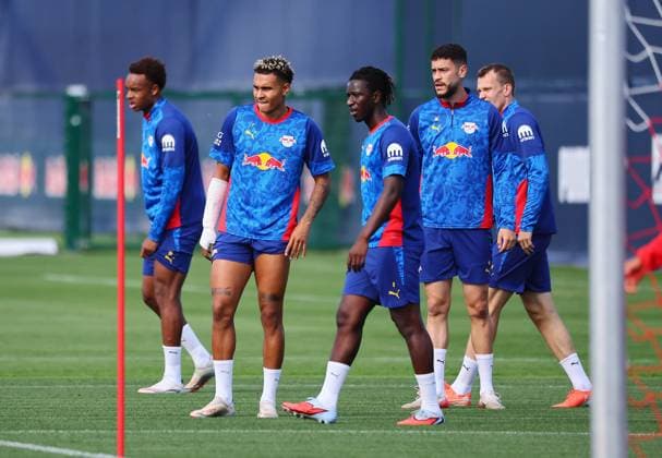 RB Leipzig Training Bundesliga Leipzig, 23 09 2025, Trainingszentrum Cottaweg, Fußball Bundesliga , RB Leipzig Training , In the picture from l Assan Ouedraogo, Antonio Nusa, Johan Bakayoko, Romulo and Lukas Klostermann , Picture Point