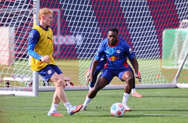 RB Leipzig Training Bundesliga Leipzig, 23 09 2025, Training Center Cottaweg, Soccer Bundesliga , RB Leipzig Training , In the picture from l Nicolas Seiwald 13, RB Leipzig and Ridle Baku 17, RB Leipzig , , Picture Point