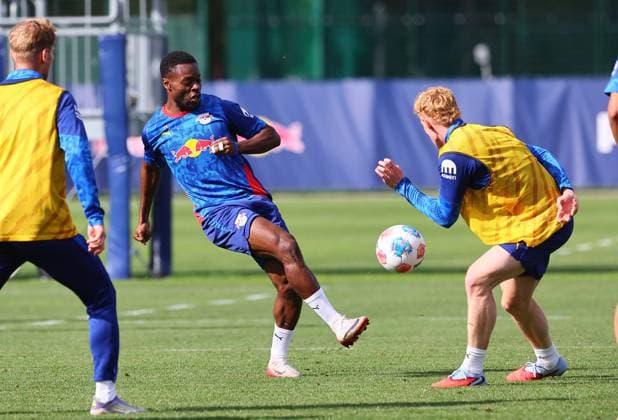 RB Leipzig Training Bundesliga Leipzig, 23 09 2025, Training Center Cottaweg, Soccer Bundesliga , RB Leipzig Training , In the picture from l Ridle Baku 17, RB Leipzig and Nicolas Seiwald 13, RB Leipzig , Picture Point