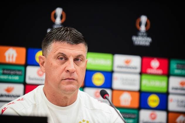 Head Coach Vladan Milojevic of Crvena Zvezda looks on Celtic Training Session and press conference, PK, Pressekonferenz UEFA Europa League, Football, Rajko Mitic Stadium, Belgrade, Serbia - 23 Sep 2025Belgrade Rajko Mitic Stadium Serbia EDITORIAL USE ONLY No use with unauthorised audio, video, data, fixture lists, club league logos or live services. Online in-match use limited to 120 images, no video emulation. No use in betting, games or single club league player publications. Copyright: xNikolaxKrstic Shutterstockx 15498416b
