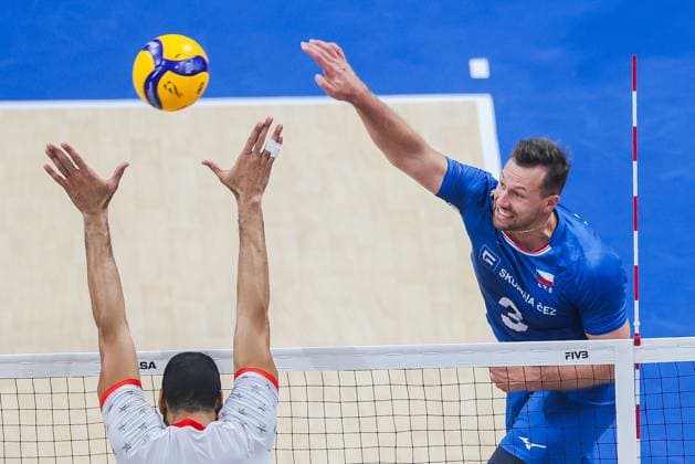 (250923) -- PASAY CITY, Sept. 23, 2025 -- Jan Galabov (R) of the Czech Republic competes during the round of 16 match between the Czech Republic and Tunisia at the FIVB Men s World Championship, WM, Weltmeisterschaft 2025 in Pasay City, the Philippines, Sept. 23, 2025. ) (SP)PHILIPPINES-PASAY CITY-VOLLEYBALL-FIVB MEN S WORLD CHAMPIONSHIP 2025-TUN VS CZE ROUELLExUMALI 
