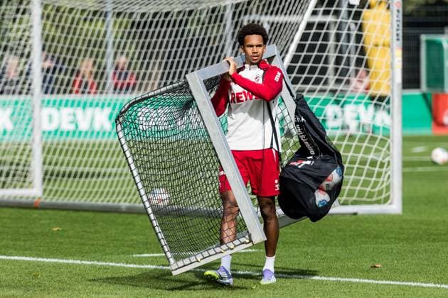 Training 1 FC Köln 23 09 2025 Youssoupha Niang 1 FC Köln on his way to individual training Training 1 FC Köln Geissbockheim, 23 09 2025 Copyright: xBEAUTIFULxSPORTS Wunderlx