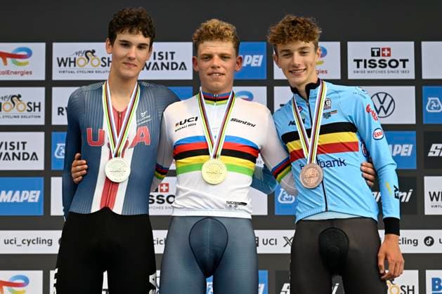 UCI 2025 Road World Championship, WM, Weltmeisterschaft Kigali 23 09 2025 KIGALI, RWANDA - SEPTEMBER 23 : Mouris Michiel (NED), Barry Ashlin (USA) and Van Kerckhove Seff (BEL) during the podium ceremony during the Men Junior Individual Time Trial of the UCI Road World Championships 2025 92nd edition an UCI World Championships cycling race of 22.6 km with start in Kigali and finish in Kigali on September 23, 2025 in Kigali, Rwanda, 23 09 2025 Kigali Rwanda  Copyright: xJanxDexMeuleneirx