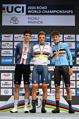 UCI 2025 Road World Championship, WM, Weltmeisterschaft Kigali 23 09 2025 KIGALI, RWANDA - SEPTEMBER 23 : Mouris Michiel (NED), Barry Ashlin (USA) and Van Kerckhove Seff (BEL) during the podium ceremony during the Men Junior Individual Time Trial of the UCI Road World Championships 2025 92nd edition an UCI World Championships cycling race of 22.6 km with start in Kigali and finish in Kigali on September 23, 2025 in Kigali, Rwanda, 23 09 2025 Kigali Rwanda  Copyright: xJanxDexMeuleneirx