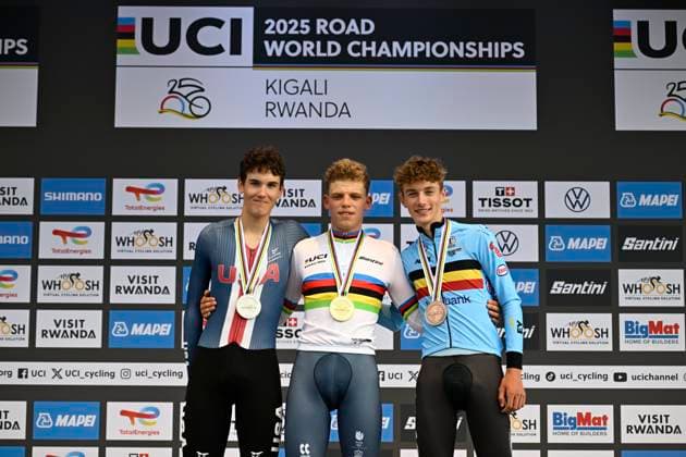 UCI 2025 Road World Championship, WM, Weltmeisterschaft Kigali 23 09 2025 KIGALI, RWANDA - SEPTEMBER 23 : Mouris Michiel (NED), Barry Ashlin (USA) and Van Kerckhove Seff (BEL) during the podium ceremony during the Men Junior Individual Time Trial of the UCI Road World Championships 2025 92nd edition an UCI World Championships cycling race of 22.6 km with start in Kigali and finish in Kigali on September 23, 2025 in Kigali, Rwanda, 23 09 2025 Kigali Rwanda  Copyright: xJanxDexMeuleneirx