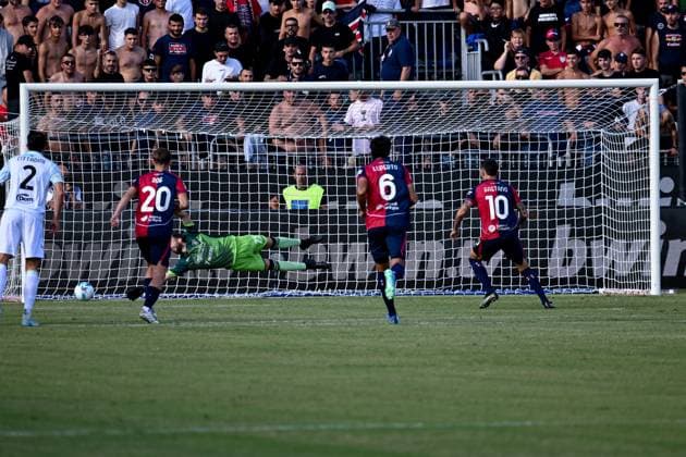 Cagliari s Gianuca Gaetano scores a penalty kick for 1-0 during the Coppa Italia Frecciarossa soccer match between Cagliari Calcio and Frosinone at the Unipol Domus in Cagliari, Sardinia - Tuesday, 23 september 2025. - Soccer  Copyright: xGianlucaxZuddas LaPressex