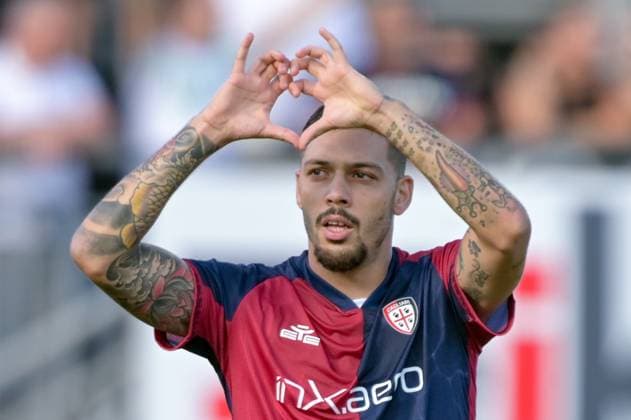 Cagliari s Gianuca Gaetano scores a penalty kick for 1-0 during the Coppa Italia Frecciarossa soccer match between Cagliari Calcio and Frosinone at the Unipol Domus in Cagliari, Sardinia - Tuesday, 23 september 2025. - Soccer  Copyright: xGianlucaxZuddas LaPressex