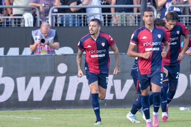Cagliari s Gianuca Gaetano scores a penalty kick for 1-0 during the Coppa Italia Frecciarossa soccer match between Cagliari Calcio and Frosinone at the Unipol Domus in Cagliari, Sardinia - Tuesday, 23 september 2025. - Soccer  Copyright: xGianlucaxZuddas LaPressex