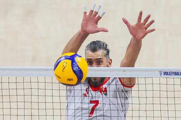 (250923) -- PASAY CITY, Sept. 23, 2025 -- Elyes Karamosli of Tunisia competes during the round of 16 match between the Czech Republic and Tunisia at the FIVB Men s World Championship, WM, Weltmeisterschaft 2025 in Pasay City, the Philippines, Sept. 23, 2025. ) (SP)PHILIPPINES-PASAY CITY-VOLLEYBALL-FIVB MEN S WORLD CHAMPIONSHIP 2025-TUN VS CZE ROUELLExUMALI 