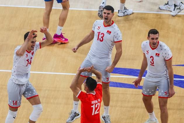 (250923) -- PASAY CITY, Sept. 23, 2025 -- Players of Tunisia celebrate scoring during the round of 16 match between the Czech Republic and Tunisia at the FIVB Men s World Championship, WM, Weltmeisterschaft 2025 in Pasay City, the Philippines, Sept. 23, 2025. ) (SP)PHILIPPINES-PASAY CITY-VOLLEYBALL-FIVB MEN S WORLD CHAMPIONSHIP 2025-TUN VS CZE ROUELLExUMALI 