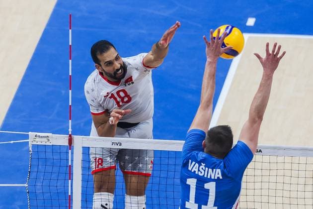 (250923) -- PASAY CITY, Sept. 23, 2025 -- Ali Bongui (L) of Tunisia competes during the round of 16 match between the Czech Republic and Tunisia at the FIVB Men s World Championship, WM, Weltmeisterschaft 2025 in Pasay City, the Philippines, Sept. 23, 2025. ) (SP)PHILIPPINES-PASAY CITY-VOLLEYBALL-FIVB MEN S WORLD CHAMPIONSHIP 2025-TUN VS CZE ROUELLExUMALI 