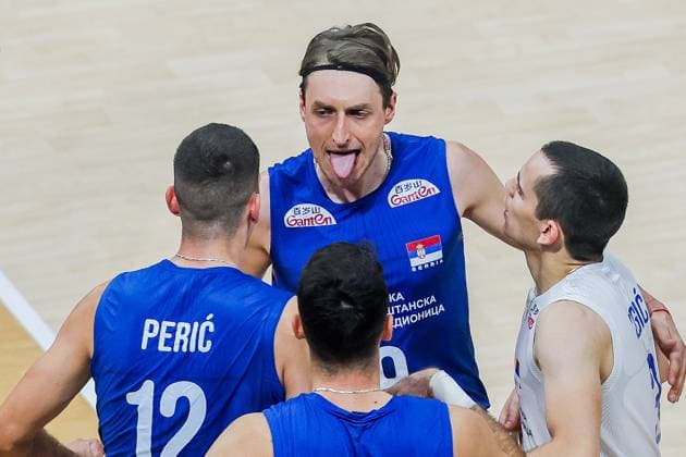 (250923) -- PASAY CITY, Sept. 23, 2025 -- Players of Serbia celebrate after scoring a point during the round of 16 match between Serbia and Iran at the FIVB Men s World Championship, WM, Weltmeisterschaft 2025 in Pasay City, the Philippines, on September 23, 2025. ) (SP)PHILIPPINES-PASAY CITY-VOLLEYBALL-FIVB MEN S WORLD CHAMPIONSHIP 2025-SRB VS IRI ROUELLExUMALI 