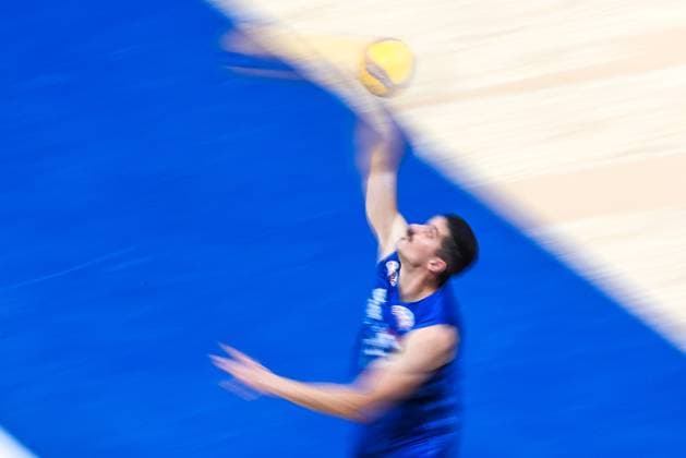 (250923) -- PASAY CITY, Sept. 23, 2025 -- Vladimir Gajovic of Sebia competes during the round of 16 match between Serbia and Iran at the FIVB Men s World Championship, WM, Weltmeisterschaft 2025 in Pasay City, the Philippines, on September 23, 2025. ) (SP)PHILIPPINES-PASAY CITY-VOLLEYBALL-FIVB MEN S WORLD CHAMPIONSHIP 2025-SRB VS IRI ROUELLExUMALI 