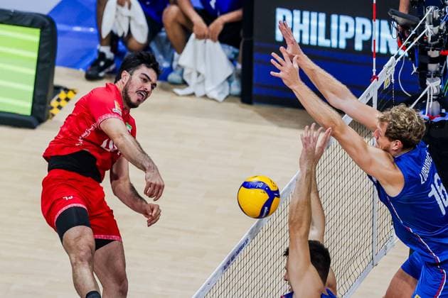 (250923) -- PASAY CITY, Sept. 23, 2025 -- Morteza Sharifi (L) of Iran competes during the round of 16 match between Serbia and Iran at the FIVB Men s World Championship, WM, Weltmeisterschaft 2025 in Pasay City, the Philippines, on September 23, 2025. ) (SP)PHILIPPINES-PASAY CITY-VOLLEYBALL-FIVB MEN S WORLD CHAMPIONSHIP 2025-SRB VS IRI ROUELLExUMALI 