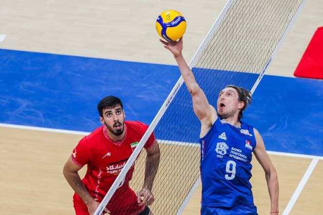 (250923) -- PASAY CITY, Sept. 23, 2025 -- Nikola Jovovic (R) of Serbia competes against Poriya Hossein Khanzadeh Firouzjah of Iran during the round of 16 match between Serbia and Iran at the FIVB Men s World Championship, WM, Weltmeisterschaft 2025 in Pasay City, the Philippines, on September 23, 2025. ) (SP)PHILIPPINES-PASAY CITY-VOLLEYBALL-FIVB MEN S WORLD CHAMPIONSHIP 2025-SRB VS IRI ROUELLExUMALI 