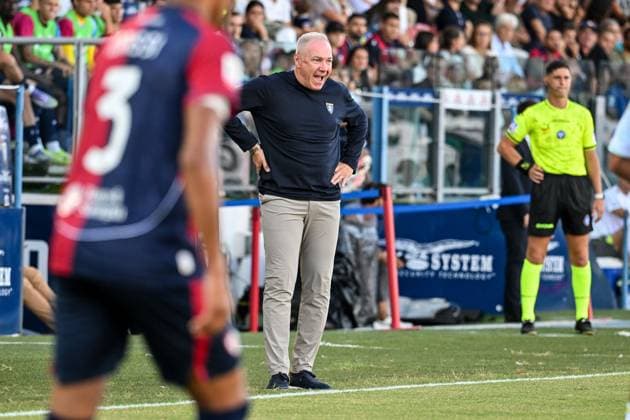 Massimiliano Alvini Head Coach of Frosinone Calcio during Cagliari Calcio vs Frosinone Calcio, Italian football Coppa Italia match in Cagliari, Italy, September 23 2025  Copyright: xLuigixCanu IPAxSportx xipa-agency.netx xx IPA_65604859 IPA_Agency_IPA65604859