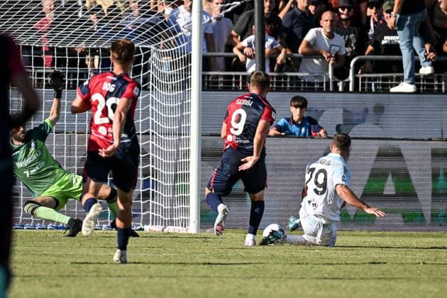 Semih Kilicsoy of Cagliari Calcio, Bracaglia of Frosinone Calcio during Cagliari Calcio vs Frosinone Calcio, Italian football Coppa Italia match in Cagliari, Italy, September 23 2025  Copyright: xLuigixCanu IPAxSportx xipa-agency.netx xx IPA_65604883 IPA_Agency_IPA65604883