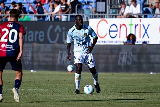 Frosinone s Ndow in action during the Coppa Italia Frecciarossa soccer match between Cagliari Calcio and Frosinone at the Unipol Domus in Cagliari, Sardinia - Tuesday, 23 september 2025. - Soccer  Copyright: xGianlucaxZuddas LaPressex