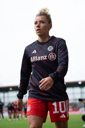 Linda Dallmann 10 FC Bayern at the Google Pixel Womens Bundesliga match FC Bayern Munich SC Freiburg on 23 09 2025 Munich FC Bayern Campus Bayern Germany