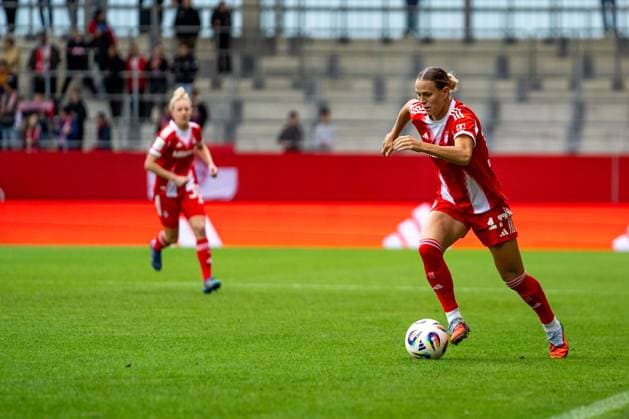 Klara Bühl 17 FC Bayern in action at the Google Pixel Womens Bundesliga match FC Bayern Munich SC Freiburg on 23 09 2025 Munich FC Bayern Campus Bayern Germany