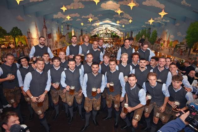 Football, 3rd division, TSV 1860 Munich, Visit to the Oktoberfest