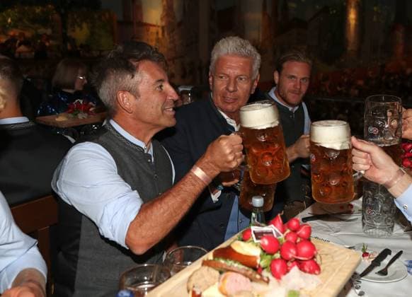 Football, Men, 3 Liga, Season 2025 2026, TSV 1860 Munich, official Oktoberfest visit, Hacker Festzelt Gernot Mang, President TSV 1860 Munich left, toasts with Lord Mayor Dieter Reiter right