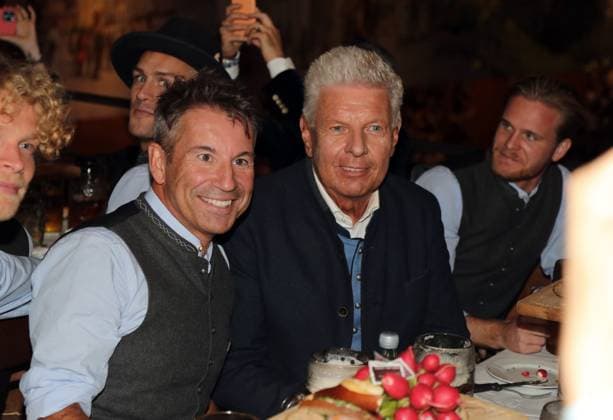 Football, Men, 3 Liga, Season 2025 2026, TSV 1860 Munich, official Oktoberfest visit, Hacker Festzelt Gernot Mang, President TSV 1860 Munich li with Mayor Dieter Reiter